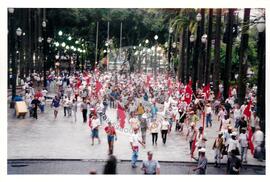 Marcha Sem Terra contra a prisão de 6 trabalhadores (São Paulo-SP, mar. 2000) [fotografia] / Fotógrafo(a) : Joaquim Duarte. -- Ref.: BR-SPMST_MST-SN-CIN_AMP_001425-011502-MAC.