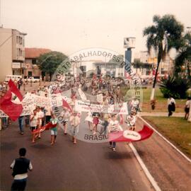 SOS VIDA (Rio Grande do Sul, out. 1991) [fotografia] / Fotógrafo(a) : Claudemir Bittencourt. -- Ref.: BR-SPMST_MST-SN-CIN_AMP_000460-002695-AMT.
