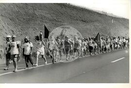 Chegada da Marcha Nacional à Brasília (Brasília-DF, fev. 1997) [fotografia] / Fotógrafo(a) : Douglas Mansur ; Paulo P. Lima. -- Ref.: BR-SPMST_MST-SN-CIN_AMP_001397-011076-MAC.