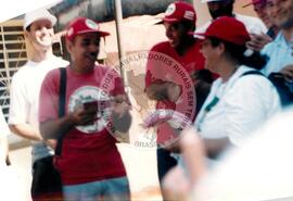 Delegação do MST em Cuba - 40º Aniversário da ANAP (Cuba, 15 mai. 1999) [fotografia] / Fotógrafo(a) : Nilton Viana. -- Ref.: BR-SPMST_MST-SN-CIN_AMP_001042-008359-RIT.