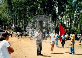 Acampamento " Nova Canudos" do MST (Porto Feliz-SP, 1999) [fotografia] / Fotógrafo(a) : Douglas Mansur. -- Ref.: BR-SPMST_MST-SN-CIN_AMP_000048-000388-ACP.