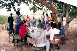 Reunião associação de camponeses (Angola, [sem data]) [fotografia] / Fotógrafo(a) : Arquivo MST. -- Ref.: BR-SPMST_MST-SN-CIN_AMP_001097-008993-RIT.