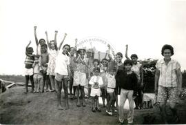 Assentamento "Fazenda Georgina" do MST (São Mateus-ES, nov. 1986) [fotografia] / Fotógrafo(a) : Maria de Fátima Ribeiro. -- Ref.: BR-SPMST_MST-SN-CIN_AMP_000324-001572-ASS.