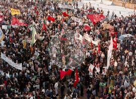 Manifestação pró Impechment - UNE E CUT (São Paulo (Estado), 25 ago. 1992) [fotografia] / Fotógrafo(a) : Juan Pezzeto. -- Ref.: BR-SPMST_MST-SN-CIN_AMP_000384-002071-AMT.