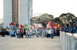 Entrega do resultado do plesbicito da ALCA atividades nacionais conjuntas (Distrito Federal (Brasil), 16 set. 2001) [fotografia] / Fotógrafo(a) : Gildo Aguiar. -- Ref.: BR-SPMST_MST-SN-CIN_AMP_000586-003314-AMT.