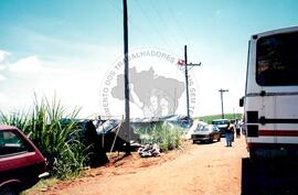 Acampamento " Nova Canudos- Fazenda Engenheiro D'Agua" do MST (Porto Feliz-SP, fev. 1999) [fotografia] / Fotógrafo(a) : Douglas Mansur. -- Ref.: BR-SPMST_MST-SN-CIN_AMP_000046-000250-ACP.