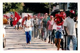 Mobilização no 1º de Maio (São Paulo (Estado), 01 mai. 1999) [fotografia] / Fotógrafo(a) : Douglas Mansur. -- Ref.: BR-SPMST_MST-SN-CIN_AMP_000394-002178-AMT.