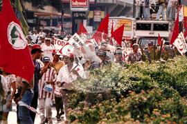 Manifestação na Praça da Sé (São Paulo-SP, [sem data]) [fotografia] / Fotógrafo(a) : Douglas Mansur ; Debora Lerrer. -- Ref.: BR-SPMST_MST-SN-CIN_AMP_000411-002437-AMT.