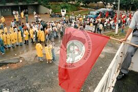 Marcha Nacional do MST (Goiânia-GO, abr. 1997) [fotografia] / Fotógrafo(a) : Arquivo MST. -- Ref.: BR-SPMST_MST-SN-CIN_AMP_001408-011351-MAC.