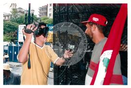 Mobilização para Marcha das Mulheres do acampamento "Terra sem males" do MST na Praça da Sé (São Paulo-SP, 08 mar. 2002) [fotografia] / Fotógrafo(a) : Arquivo MST. -- Ref.: BR-SPMST_MST-SN-CIN_AMP_000399-002277-AMT.
