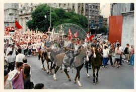 Mobilização (São Paulo-SP, 17 abr. 1988) [fotografia] / Fotógrafo(a) : Douglas Mansur. -- Ref.: BR-SPMST_MST-SN-CIN_AMP_000372-001855-AMT.