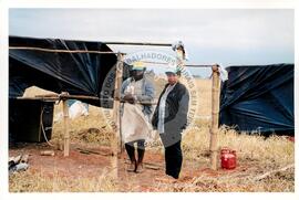 Acampamento "Guarantã" (São Paulo (Estado), jul. 1998) [fotografia] / Fotógrafo(a) : Douglas Mansur. -- Ref.: BR-SPMST_MST-SN-CIN_AMP_000045-000190-ACP.