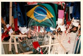 Mobilização (São Paulo-SP, 17 abr. 1988) [fotografia] / Fotógrafo(a) : Douglas Mansur. -- Ref.: BR-SPMST_MST-SN-CIN_AMP_000373-001924-AMT.