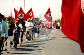 Entrega do resultado do plesbicito da ALCA atividades nacionais conjuntas (Distrito Federal (Brasil), 16 set. 2001) [fotografia] / Fotógrafo(a) : Gildo Aguiar. -- Ref.: BR-SPMST_MST-SN-CIN_AMP_000587-003350-AMT.
