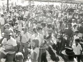 Concentração do acampamento do MST [sem identificação] (Quilombo-SC, abr. 1988) [fotografia] / Fotógrafo(a) : Arquivo MST. -- Ref.: BR-SPMST_MST-SN-CIN_AMP_000104-000736-ACP.