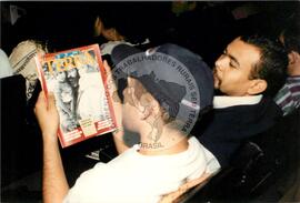 Lançamento da Revista Sem Terra (São Paulo (Estado), 03 jul. 1997) [fotografia] / Fotógrafo(a) : Francisca P. Montejo ; Saulo Pompermayer ; Douglas Mansur ; . -- Ref.: BR-SPMST_MST-SN-CIN_AMP_000692-003932-ARV.