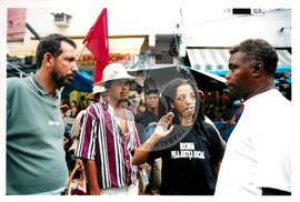 Semana Nacional de Cultura Brasileira e Reforma Agrária (Rio de Janeiro-RJ, 18 mar. 2002) [fotografia] / Fotógrafo(a) : Luciney Martins. -- Ref.: BR-SPMST_MST-SN-CIN_AMP_001823-013685-NDT.