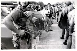 Greve na Ford (São Bernardo do Campo-SP, 1990) [fotografia] / Fotógrafo(a) : Roberto Parizotti. -- Ref.: BR-SPMST_MST-SN-CIN_AMP_000377-001976-AMT.