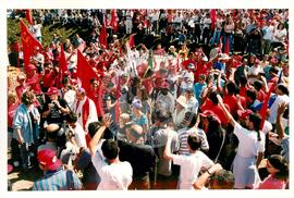 Inauguração do Monumento em homenagem a Antônio Tavares Pereira (Curitiba-PR, 01 mai. 2001) [fotografia] / Fotógrafo(a) : Douglas Mansur. -- Ref.: BR-SPMST_MST-SN-CIN_AMP_001025-008008-ELF.