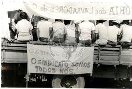 Posse da nova direção do STR (Pará, 1985) [fotografia] / Fotógrafo(a) : Luiz Alves. -- Ref.: BR-SPMST_MST-SN-CIN_AMP_000738-004847-CSS.
