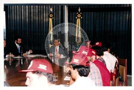 Audiência com o presidente Fernando Henrique Cardoso (Distrito Federal (Brasil), mai. 1995) [fotografia] / Fotógrafo(a) : Douglas Mansur. -- Ref.: BR-SPMST_MST-SN-CIN_AMP_000632-003584-ARV.