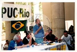 Semana Nacional de Cultura Brasileira e Reforma Agrária (Rio de Janeiro-RJ, 18 mar. 2002) [fotografia] / Fotógrafo(a) : Luciney Martins. -- Ref.: BR-SPMST_MST-SN-CIN_AMP_001821-013621-NDT.