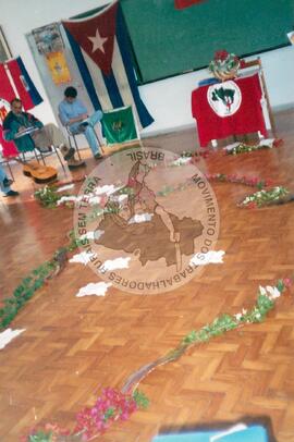 Curso de Relações Internacionais no Centro de Formação Roseli Nunes (São Paulo (Estado), set. 2001) [fotografia] / Fotógrafo(a) : Arquivo MST. -- Ref.: BR-SPMST_MST-SN-CIN_AMP_000856-005683-CUR.