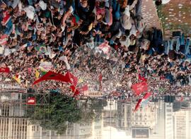Manifestação pró Impechment - UNE E CUT (São Paulo (Estado), 25 ago. 1992) [fotografia] / Fotógrafo(a) : Juan Pezzeto. -- Ref.: BR-SPMST_MST-SN-CIN_AMP_000384-002111-AMT.