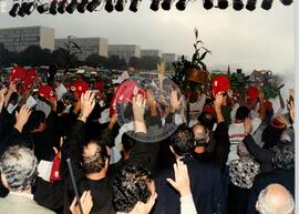 Chegada da Marcha Naciona à Brasília (Brasília-DF, 17 abr. 1997) [fotografia] / Fotógrafo(a) : Douglas Mansur. -- Ref.: BR-SPMST_MST-SN-CIN_AMP_001398-011104-MAC.