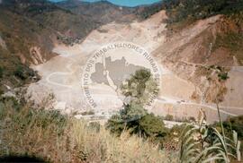 Viagem de Joelson, Ênio e João Pedro (Ásia, 1996) [fotografia] / Fotógrafo(a) : [sem autoria]. -- Ref.: BR-SPMST_MST-SN-CIN_AMP_001138-009516-RIT.