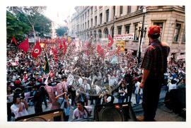 Mobilização no 1º de Maio (São Paulo (Estado), 01 mai. 1999) [fotografia] / Fotógrafo(a) : Douglas Mansur. -- Ref.: BR-SPMST_MST-SN-CIN_AMP_000394-002184-AMT.