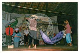 Acampamento "Parque Tropeiro" do MST (Curitiba-PR, 02 mai. 2001) [fotografia] / Fotógrafo(a) : Douglas Mansur. -- Ref.: BR-SPMST_MST-SN-CIN_AMP_000075-000650-ACP.