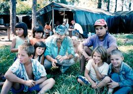 Assentamento "Cobrinco" do MST (Rondônia, 25 abr. 2000) [fotografia] / Fotógrafo(a) : [sem autoria]. -- Ref.: BR-SPMST_MST-SN-CIN_AMP_000172-001235-ASS.