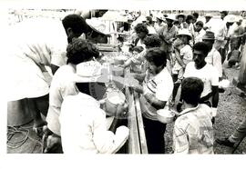 Caminhada dos Sem Terras (São Paulo (Estado), 1988) [fotografia] / Fotógrafo(a) : Douglas Mansur. -- Ref.: BR-SPMST_MST-SN-CIN_AMP_001419-011450-MAC.