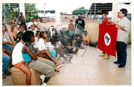 Semana Nacional de Cultura Brasileira e Reforma Agrária (Rio de Janeiro-RJ, 18 mar. 2002) [fotografia] / Fotógrafo(a) : João Laet. -- Ref.: BR-SPMST_MST-SN-CIN_AMP_001810-013036-NDT.