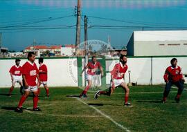 Partida de futebol entre o time do MST e do Chico Buarque (Rio de Janeiro (Estado), mar. 2000) [fotografia] / Fotógrafo(a) : Maysa Mendonça. -- Ref.: BR-SPMST_MST-SN-CIN_AMP_000805-005224-CUL.