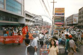 Viagem de Joelson, Ênio e João Pedro (Ásia, 1996) [fotografia] / Fotógrafo(a) : Lito Ocampo. -- Ref.: BR-SPMST_MST-SN-CIN_AMP_001137-009477-RIT.