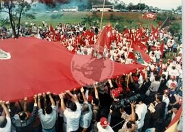 Chegada da Marcha Naciona à Brasília (Brasília-DF, 17 abr. 1997) [fotografia] / Fotógrafo(a) : Douglas Mansur. -- Ref.: BR-SPMST_MST-SN-CIN_AMP_001398-011106-MAC.