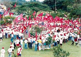 Chegada da Marcha Naciona à Brasília (Brasília-DF, 17 abr. 1997) [fotografia] / Fotógrafo(a) : Douglas Mansur. -- Ref.: BR-SPMST_MST-SN-CIN_AMP_001398-011122-MAC.