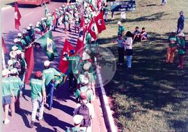 Chegada da Marcha Popular à Brasília (Brasília-DF, 07 out. 1999) [fotografia] / Fotógrafo(a) : Douglas Mansur. -- Ref.: BR-SPMST_MST-SN-CIN_AMP_001400-011196-MAC.