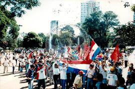 Dia do Trabalhador com o MST, CPT e CTC (Campo Grande-MS, 01 mai. 1999) [fotografia] / Fotógrafo(a) : Marcial G. Congo. -- Ref.: BR-SPMST_MST-SN-CIN_AMP_000608-003459-AMT.