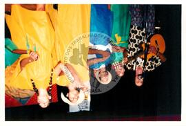 Semana Nacional de Cultura Brasileira e Reforma Agrária (Rio de Janeiro-RJ, 18 mar. 2002) [fotografia] / Fotógrafo(a) : Luciney Martins. -- Ref.: BR-SPMST_MST-SN-CIN_AMP_001814-013277-NDT.