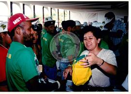 Chegada da Marcha Popular à Brasília (Brasília-DF, 07 out. 1999) [fotografia] / Fotógrafo(a) : Douglas Mansur. -- Ref.: BR-SPMST_MST-SN-CIN_AMP_001395-010951-MAC.