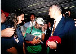 Chegada da Marcha Popular à Brasília (Brasília-DF, 07 out. 1999) [fotografia] / Fotógrafo(a) : Douglas Mansur. -- Ref.: BR-SPMST_MST-SN-CIN_AMP_001400-011208-MAC.