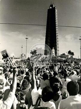 Manifestação pelo 26 de Julho (Cuba, 26 jul. 1990) [fotografia] / Fotógrafo(a) : Ismael Gonzalez. -- Ref.: BR-SPMST_MST-SN-CIN_AMP_001038-008264-RIT.