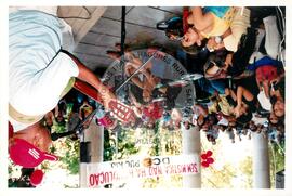 Semana Nacional de Cultura Brasileira e Reforma Agrária (Rio de Janeiro-RJ, 18 mar. 2002) [fotografia] / Fotógrafo(a) : Luciney Martins. -- Ref.: BR-SPMST_MST-SN-CIN_AMP_001821-013648-NDT.