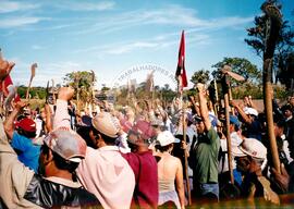 Assentamento "Tamarana" do MST (Paraná, [sem data]) [fotografia] / Fotógrafo(a) : Maria Luísa Mendonça. -- Ref.: BR-SPMST_MST-SN-CIN_AMP_000171-001209-ASS.