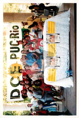 Semana Nacional de Cultura Brasileira e Reforma Agrária (Rio de Janeiro-RJ, 18 mar. 2002) [fotografia] / Fotógrafo(a) : Luciney Martins. -- Ref.: BR-SPMST_MST-SN-CIN_AMP_001821-013627-NDT.