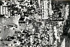 Mobilização Nacional Campanha Diretas Já na Praça da Sé (São Paulo-SP, 1984) [fotografia] / Fotógrafo(a) : [autoria n/d]. -- Ref.: BR-SPMST_MST-SN-CIN_AMP_000358-001716-AMT.