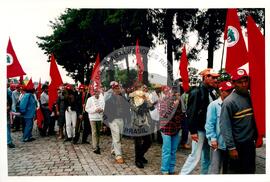 Inauguração do Monumento em homenagem a Antônio Tavares Pereira (Curitiba-PR, 01 mai. 2001) [fotografia] / Fotógrafo(a) : Leticia Barqueta. -- Ref.: BR-SPMST_MST-SN-CIN_AMP_001026-008025-ELF.